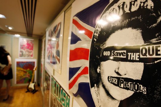 Έρχεται τηλεοπτική σειρά για τους Sex Pistols δια χειρός Danny Boyle