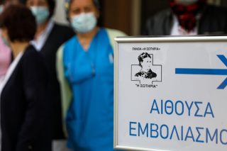 Φιάσκο και με τα εμβόλια