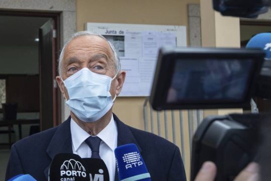 Επανεκλογή του προέδρου ντε Σόουζα δείχνουν τα exit poll στην Πορτογαλία