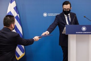 Κυβέρνηση-μαμούθ με ενισχυμένη Ακροδεξιά