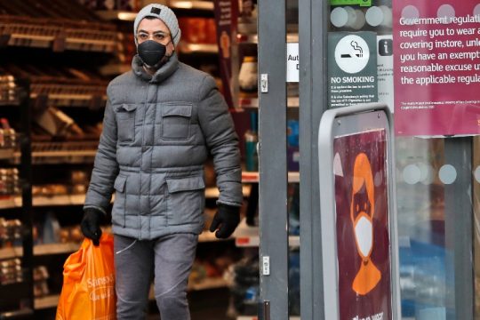 Τα σούπερ μάρκετ στη Βρετανία απαγορεύουν την είσοδο χωρίς μάσκα