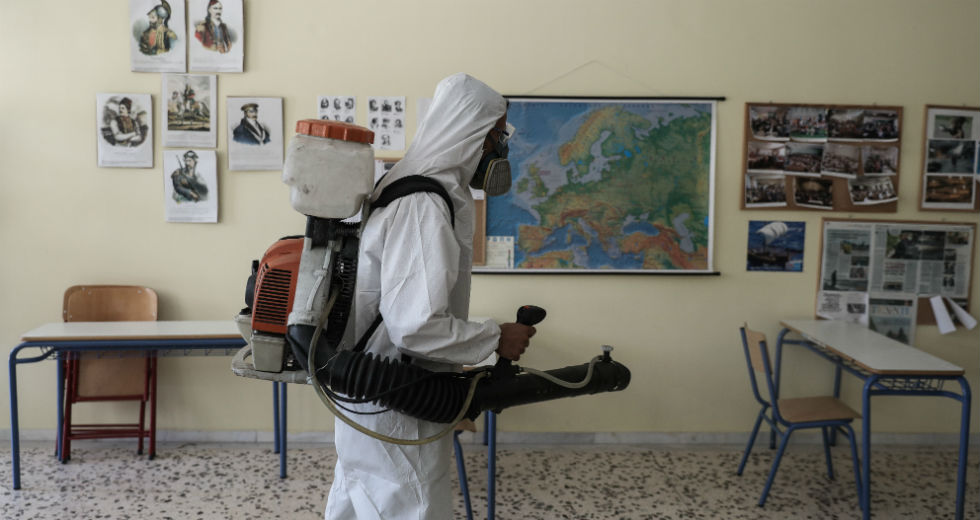 Άνοιγμα μόνο δημοτικών και νηπιαγωγείων εισηγούνται οι λοιμωξιολόγοι
