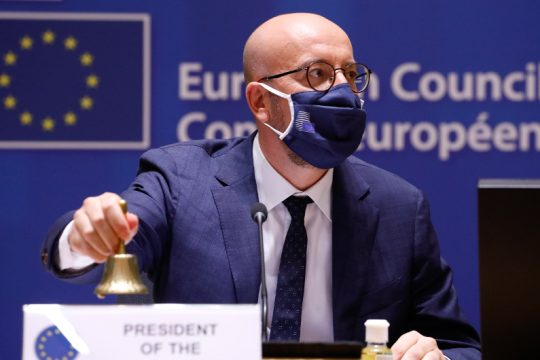 «Παρωδία» Ε.Ε. με τα εμβόλια εις βάρος της υγείας των πολιτών
