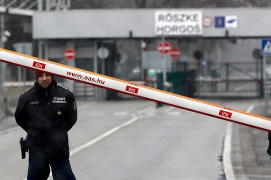 Η Frontex αναστέλλει τις δραστηριότητές της στα ουγγρικά σύνορα