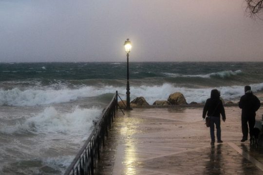 Πτώση της θερμοκρασίας, χιόνια και καταιγίδες