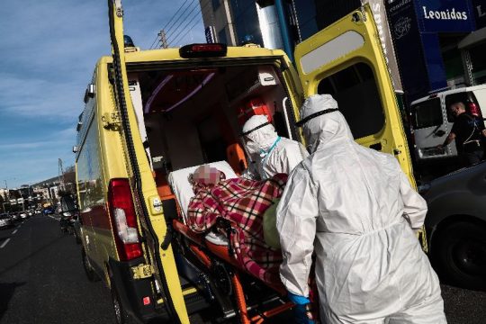ΣΥΡΙΖΑ: Πλαστή εικόνα ότι πανδημία και εμβολιασμοί είναι υπό έλεγχο