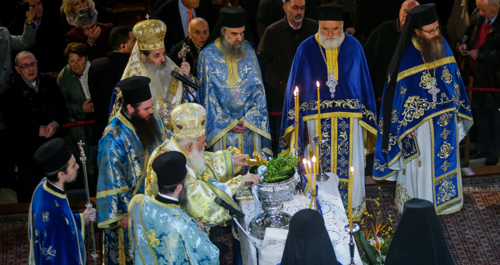 Εμμένει στον εορτασμό των Θεοφανίων με πιστούς ο αρχιεπίσκοπος
