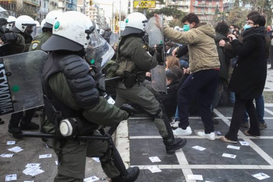 «Ούτε αστυνομία ούτε διαγραφές, κάτω τα χέρια από τους φοιτητές»