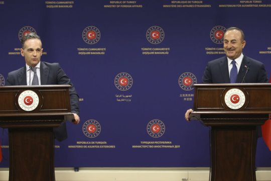 «Επίθεση φιλίας» με απειλές
