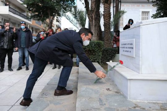 Ένα λουλούδι στη μνήμη του Νίκου Τεμπονέρα
