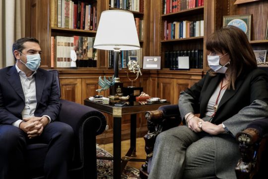 Προτάσεις Τσίπρα στην Πρόεδρο της Δημοκρατίας για τα εμβόλια