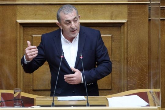 Με αποκλεισμό χιλιάδων φοιτητών και αστυνομοκρατία η κυβέρνηση απέναντι στα ΑΕΙ