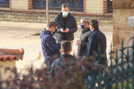 Εκτάκτως στη Θεσσαλονίκη Χαρδαλιάς- Αρκουμανέας λόγω της νοτιοαφρικανικής παραλλαγής