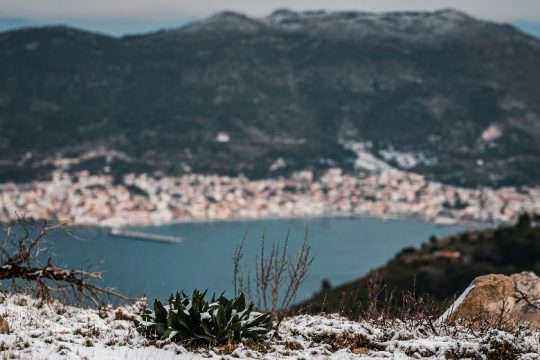 Χαμηλές θερμοκρασίες και χιονοπτώσεις στα ορεινά