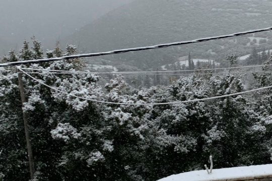 Ο «Λέανδρος» έφερε τα πρώτα χιόνια – Επιδείνωση τις επόμενες ώρες
