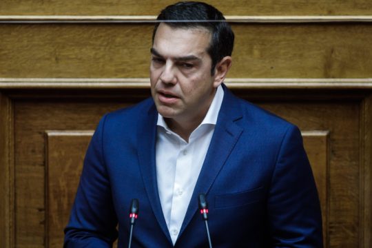 Νέες βολές Τσίπρα για τα εμβόλια και τις πατέντες