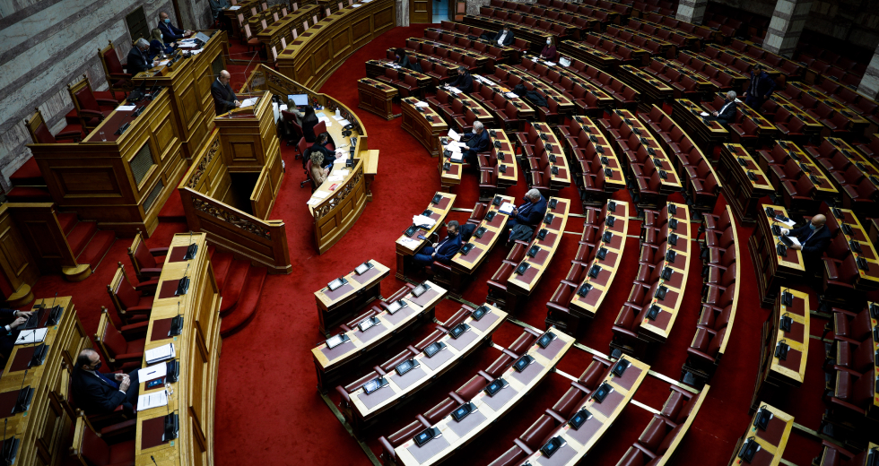 Στη Βουλή το νομοσχέδιο των δημοσίων συμβάσεων και… απευθείας αναθέσεων