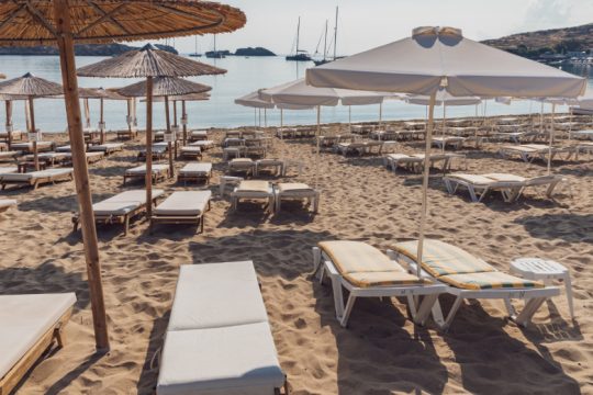 Χρειάζεται νέα τουριστική πολιτική