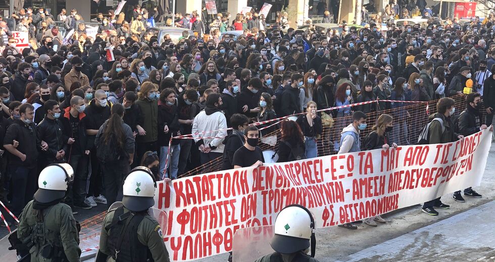 Ελεύθεροι οι 31 φοιτητές, επίδειξη ισχύος από την κυβέρνηση
