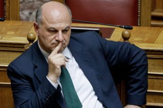 Το αθόρυβο χέρι της κυβέρνησης