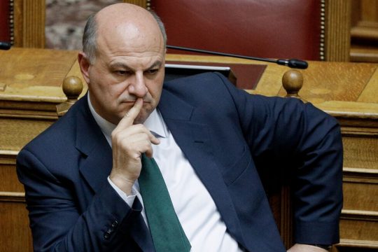 Το αθόρυβο χέρι της κυβέρνησης