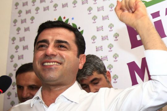 Αιχμές ΗΠΑ – Ε.Ε. για το… κυνήγι Κούρδων