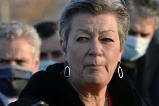 «Σταματήστε τους, κ. Ιλβα Γιόχανσον»