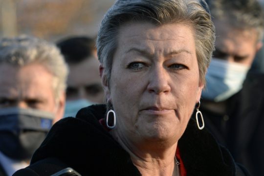 «Σταματήστε τους, κ. Ιλβα Γιόχανσον»