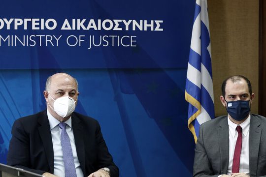 Οπισθοδρομικές ρυθμίσεις για το Οικογενειακό Δίκαιο