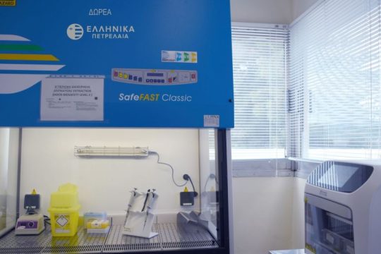 ΕΛΠΕ: Νέα δωρεά αντιδραστηρίων στο «ΘΡΙΑΣΙΟ» για την ταχύτερη διάγνωση του COVID-19
