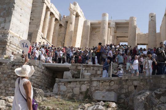Αποκατάσταση της κύριας εισόδου των επισκεπτών