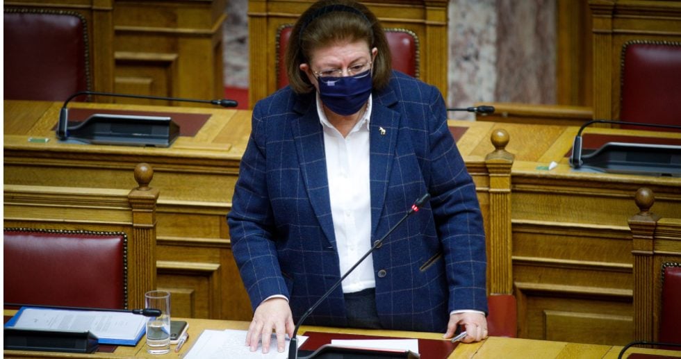 Στηρίζουν τη Λίνα Μενδώνη