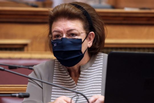 Η αντιπολίτευση επιμένει στην παραίτηση Μενδώνη, μιλά για «επικίνδυνη υπουργό»