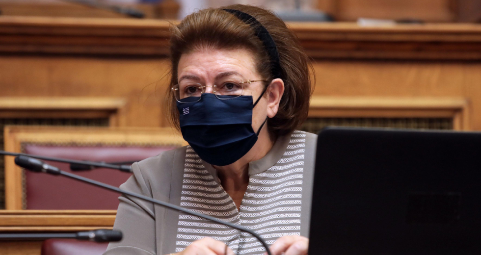 Η αντιπολίτευση επιμένει στην παραίτηση Μενδώνη, μιλά για «επικίνδυνη υπουργό»
