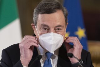 Ο Ντράγκι έρχεται και ανακατεύει την τράπουλα