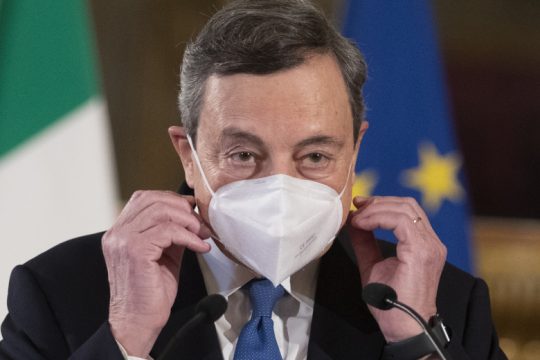 Ο Ντράγκι έρχεται και ανακατεύει την τράπουλα