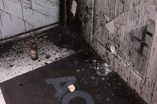 Επίθεση με μπογιές και πέτρες κατά του Action 24