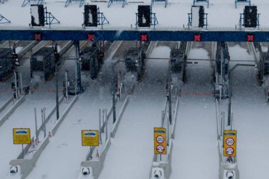 Νοτιότερα κινείται η κακοκαιρία-«Κόλλησε» στο χιονιά το «επιτελικό» κράτος