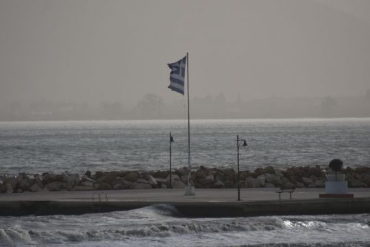 Βροχές, νοτιάδες και αφρικανική σκόνη