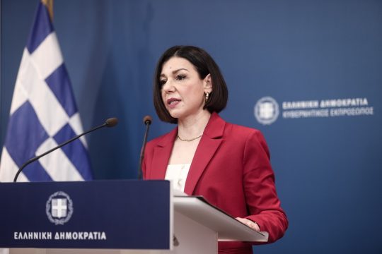Κοίτα ποιος μιλάει για την πολυφωνία των λοιμωξιολόγων