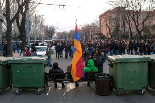 Αρμενία: Εντείνεται η κρίση, ο πρόεδρος δεν κυρώνει την απόλυση του αρχηγού του στρατού