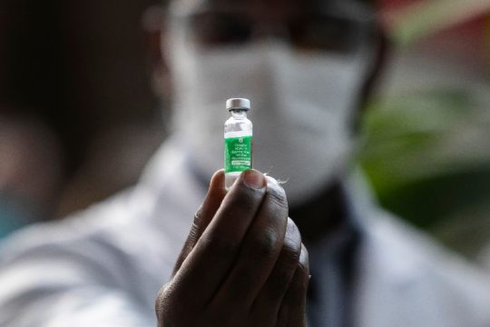 Reuters: Ούτε τα μισά εμβόλια δεν θα παραδώσει η AstraZeneca