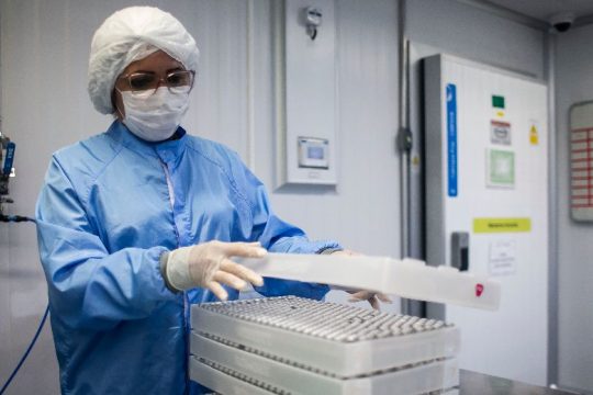 Ο ΠΟΥ ενέκρινε κατεπείγουσα χρήση του εμβολίου της AstraZeneca σε φτωχές χώρες