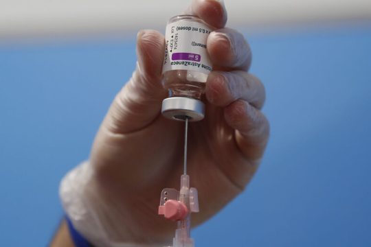 Κάτι μας κρύβει η AstraZeneca!