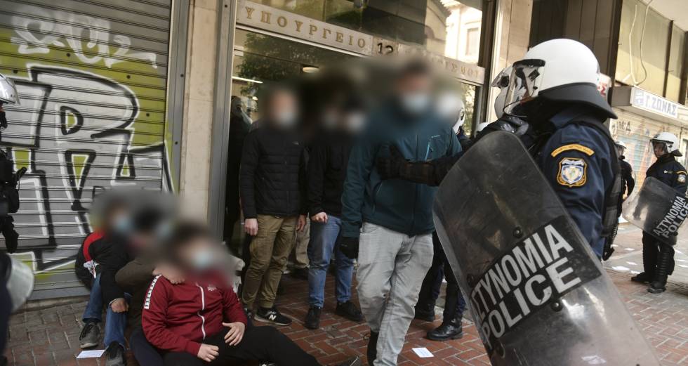 42 συλλήψεις για τη συμβολική κατάληψη σε κτίριο του υπ. Πολιτισμού