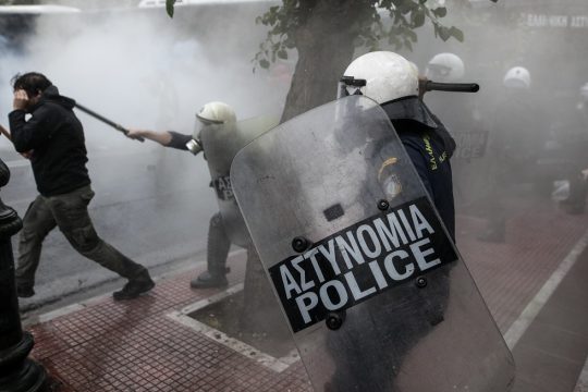 Αθρόες προσλήψεις