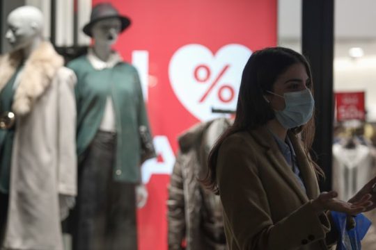 Κλειστά καταστήματα το Σάββατο και απαγόρευση κυκλοφορίας στις 18.00