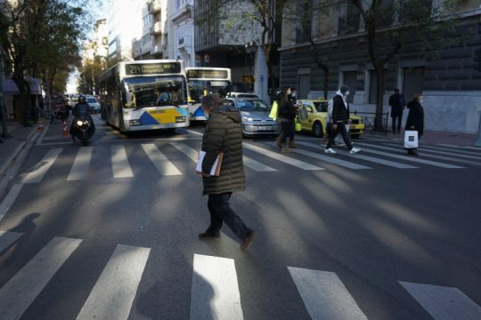 Εννέα επιστημονικοί φορείς ζητούν συνάντηση με Μητσοτάκη λόγω πανδημίας