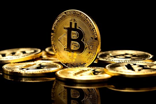 Φλερτάρει με τα 50.000 δολάρια το bitcoin