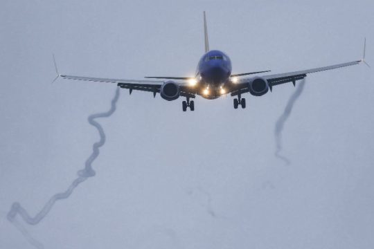 Στο έδαφος όλα τα αεροσκάφη Boeing 777 με κινητήρες Pratt&Whitney PW4000